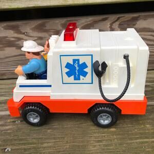 Vintage Fisher Price Ambulance 1982 w/ Driver & Patient 337 No Bed Husky Helper